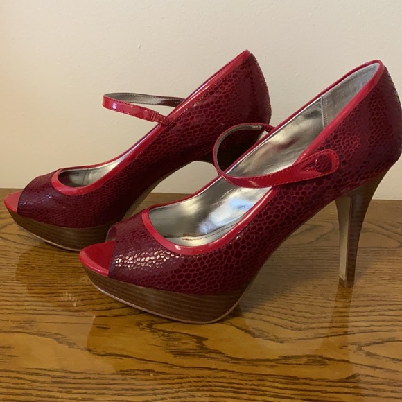 Style & Co. red heels - Picture 2 of 4